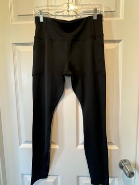 Women’s Avia Black High Rise Leggings 
Size Medium